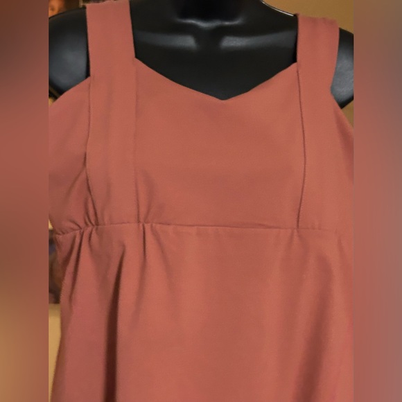 Shein Square V-Neck Sleeveless Babydoll Tank Tops
Built in Bra. - Picture 2 of 6